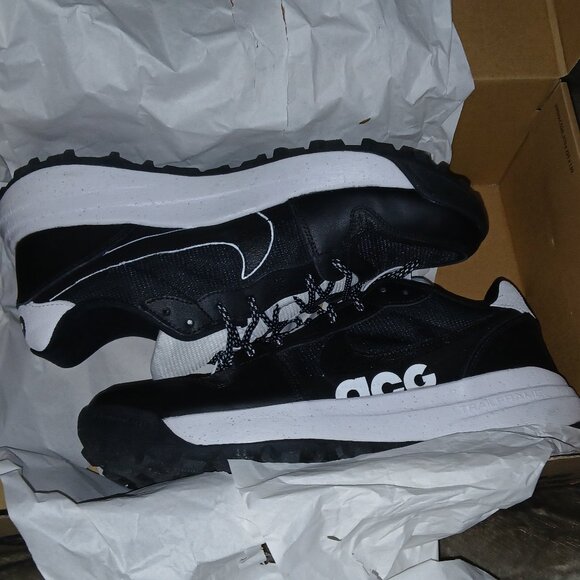 Nike ACG's New, Still in box, Size 11, Artistically Customized - Picture 3 of 14